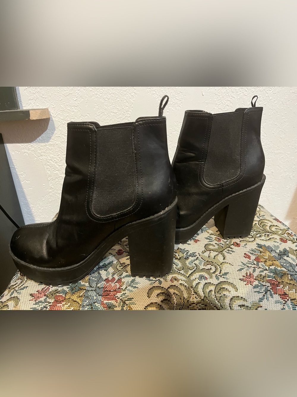 Women's Black Chunky Heel Chelsea Boot
